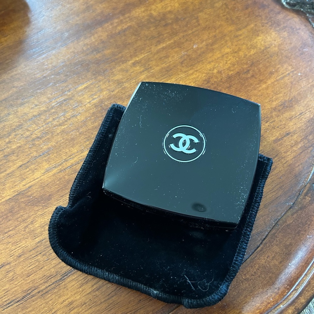 Chanel eyeshadow - Picture 3 of 5